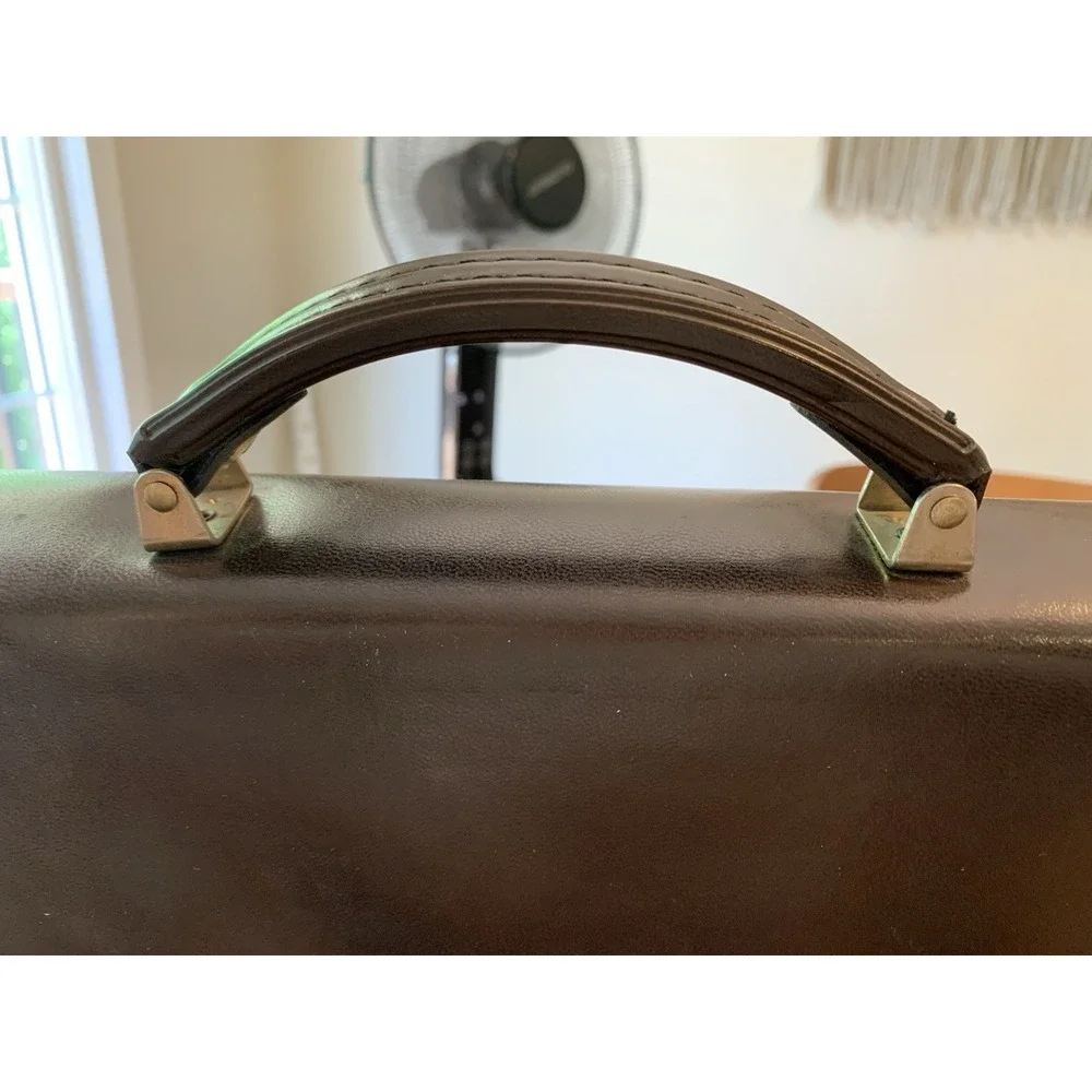 Vintage Leather Briefcase/Attache, Dark Brown, Made In Canada, Ariet Hardware - Picture 3 of 11
